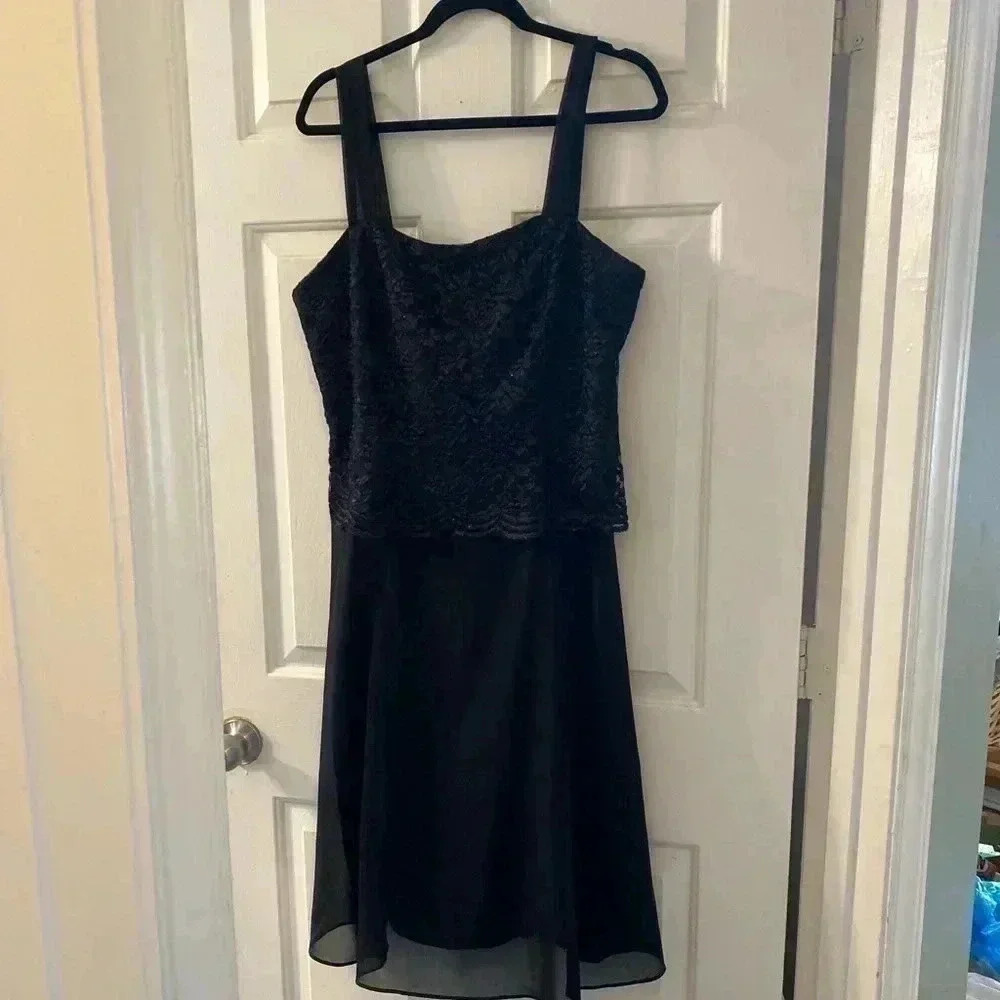 Black wedding dress with lace bodice and chiffon‎ skirt and straps Size XL